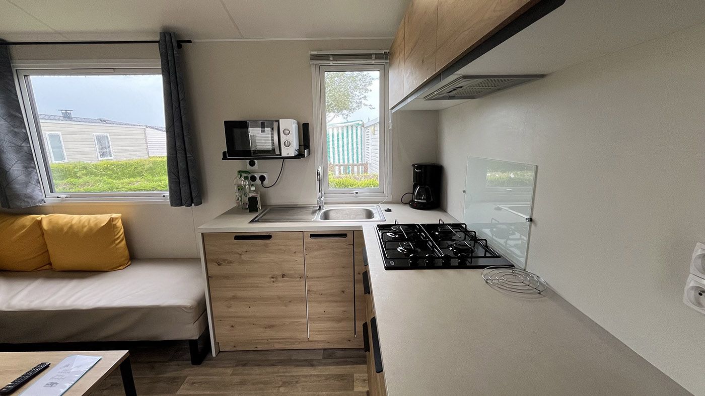 Toscane Mobile Home | Fitted kitchen area Campsite in Normandy - Alabaster Coast | 4-bedroom mobile home - 2 shower rooms