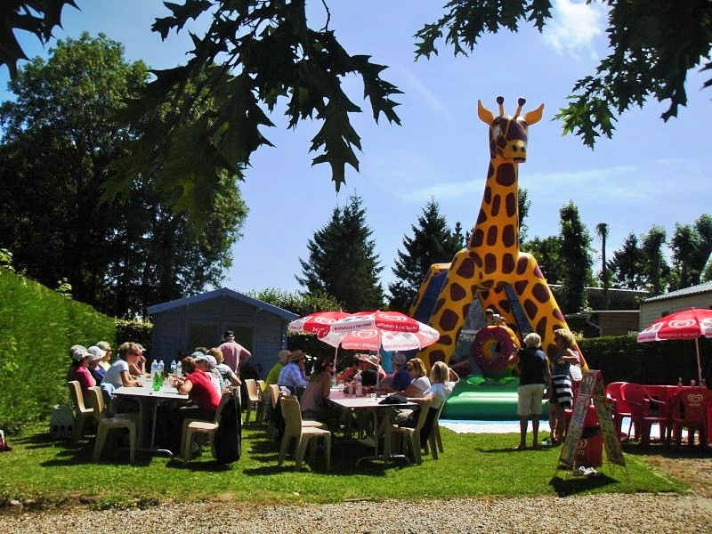 Terrasse et Aire de jeux Terrasse et Aire de jeux